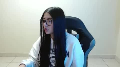 Sahaliefox  online show from June 10, 7:02 pm