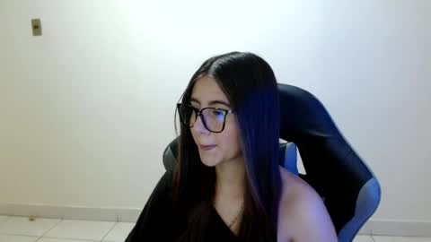 Sahaliefox  online show from June 25, 9:41 pm