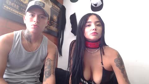 Snapshot of sahara_n_thiago chatting on December 27, 5:37 pm Sahara y Thiago online show from December 27, 5:37 pm
