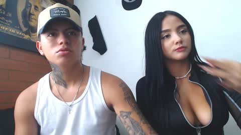 Snapshot of sahara_n_thiago chatting on December 29, 5:33 pm Sahara y Thiago online show from December 29, 5:33 pm