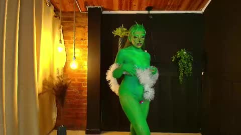 Snapshot of sahra_tayl0r_ chatting on December 14, 6:01 pm SARA online show from December 14, 6:01 pm