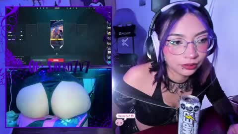 Snapshot of saiko7w7 chatting on March 29, 2:00 am OF 15 off - online show from March 29, 2:00 am