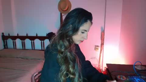 Sindy Scott online show from July 1, 6:29 pm