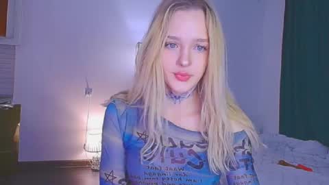 Snapshot of sailormoon666_ chatting on April 21, 7:39 pm Sofia online show from April 21, 7:39 pm