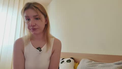 Chloe online show from March 24, 1:27 pm