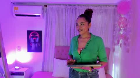Salura online show from May 6, 7:30 pm