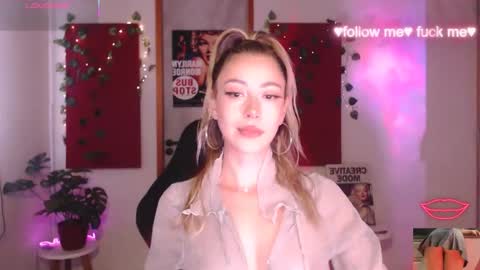 Snapshot of sakuraa_beauty chatting on April 12, 3:06 pm Sakura online show from April 12, 3:06 pm