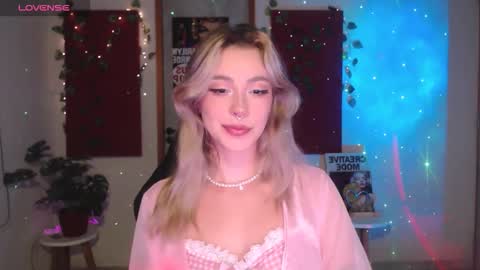 Snapshot of sakuraa_beauty chatting on April 23, 2:13 am Sakura online show from April 23, 2:13 am