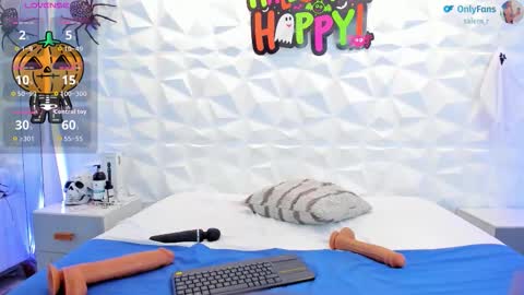 Snapshot of salem_rose01 chatting on October 23, 2:00 am salem_rose01 online show from October 23, 2:00 am