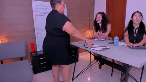 Snapshot of salem_rose01 chatting on November 15, 2:09 am salem_rose01 online show from November 15, 2:09 am