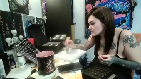 salemsslut online show from February 4, 5:55 pm