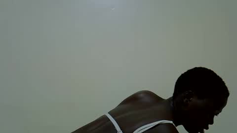 Snapshot of sallie_ chatting on March 16, 10:25 pm naomi online show from March 16, 10:25 pm