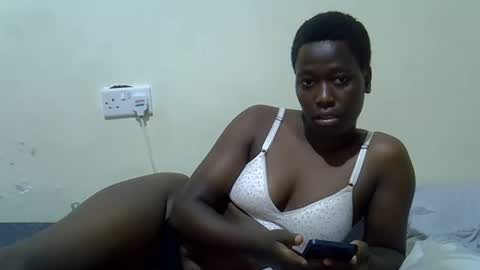 Snapshot of sallie_ chatting on April 18, 7:07 pm naomi online show from April 18, 7:07 pm