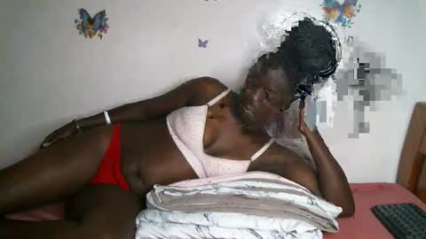Snapshot of sallie_ chatting on May 11, 2:45 pm naomi online show from May 11, 2:45 pm