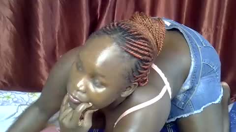 Snapshot of sally_bee1 chatting on June 10, 4:23 am sally_bee1 online show from June 10, 4:23 am
