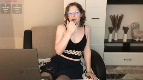 Snapshot of sallysweet_ chatting on July 12, 8:05 am Sally online show from July 12, 8:05 am