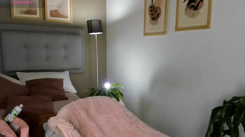 Snapshot of salo____ chatting on March 18, 1:47 pm Salo online show from March 18, 1:47 pm