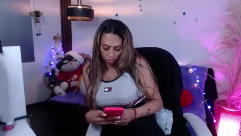 Snapshot of salome_drasin chatting on December 2, 10:27 pm salome_drasin online show from December 2, 10:27 pm