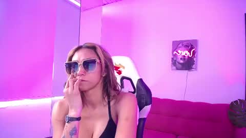 Snapshot of salome_drasin chatting on July 17, 9:08 pm salome_drasin online show from July 17, 9:08 pm