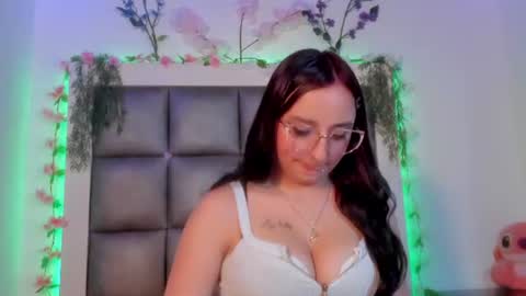 salome_js_ online show from June 14, 2:24 am