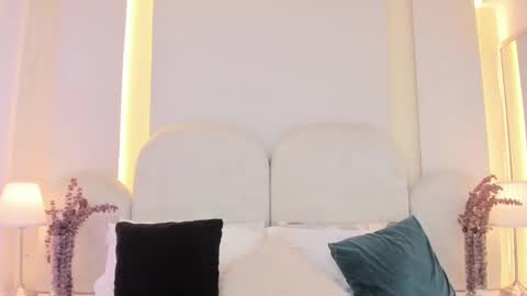 Snapshot of salomebell chatting on September 15, 8:31 pm online show from September 15, 8:31 pm