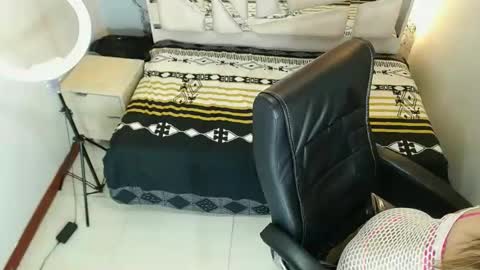 salomemilf202 online show from October 18, 4:37 am