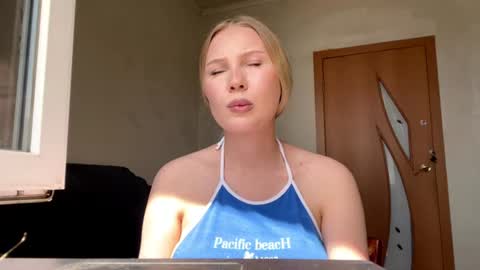 Snapshot of salomewiede chatting on June 22, 11:18 am Aria 3 online show from June 22, 11:18 am