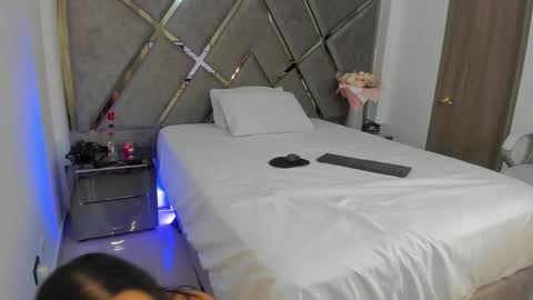 Snapshot of salommecruz01 chatting on April 15, 5:03 am Salomme Cruz online show from April 15, 5:03 am