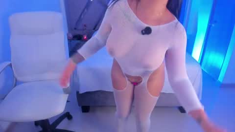 Snapshot of salommecruz01 chatting on April 27, 10:41 pm Salomme Cruz online show from April 27, 10:41 pm