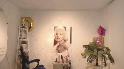 Snapshot of saloomee__ chatting on September 20, 10:16 am SALOME online show from September 20, 10:16 am