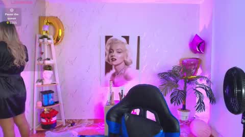 Snapshot of saloomee__ chatting on October 9, 11:08 am SALOME online show from October 9, 11:08 am