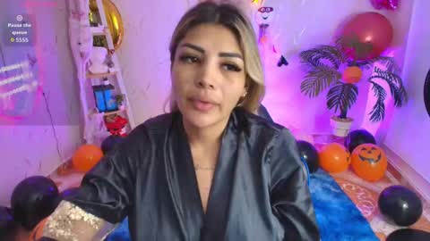 Snapshot of saloomee__ chatting on October 15, 10:59 am SALOME online show from October 15, 10:59 am