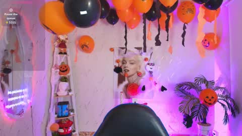 Snapshot of saloomee__ chatting on October 18, 9:21 am SALOME online show from October 18, 9:21 am