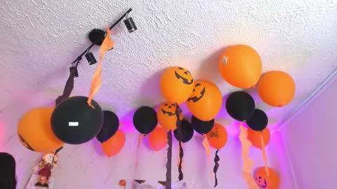 Snapshot of saloomee__ chatting on October 31, 11:11 am SALOME online show from October 31, 11:11 am