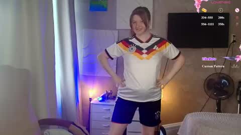 Snapshot of salut_love chatting on June 27, 10:42 am Ruby online show from June 27, 10:42 am