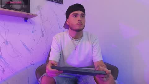 Salvatore  online show from November 3, 9:59 pm