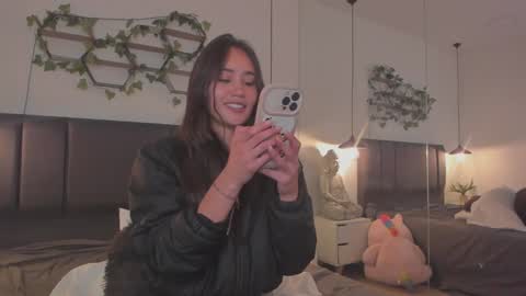 Snapshot of sam01___ chatting on December 12, 1:43 am Stefana or Samchispas online show from December 12, 1:43 am