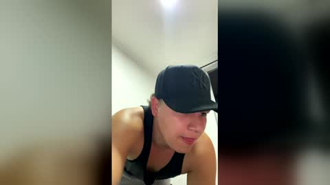 Snapshot of sam544469 chatting on May 18, 4:51 am sam544469 online show from May 18, 4:51 am