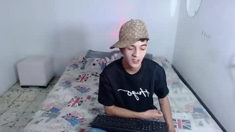 Snapshot of sam__cute chatting on May 2, 2:05 am sam__cute online show from May 2, 2:05 am