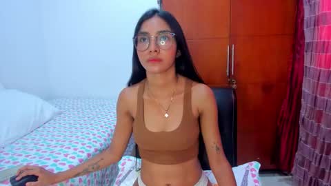 sam_heart11 online show from September 9, 8:41 pm