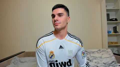 BACK IN 2 WEEKS online show from December 19, 10:53 pm