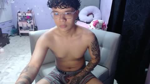 sam_latino22 online show from November 17, 10:48 pm