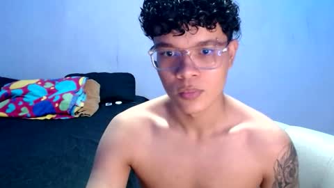 sam_latino22 online show from December 3, 8:40 pm
