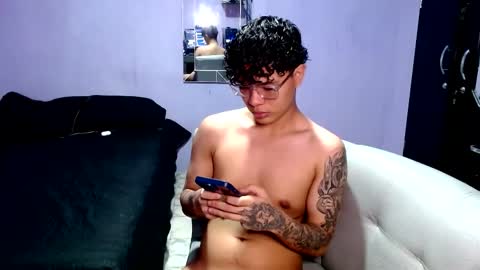 sam_latino22 online show from December 4, 7:22 pm