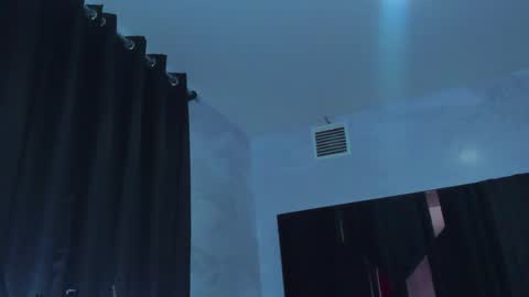 Snapshot of sam_naughty18 chatting on May 17, 2:02 pm sam_naughty18 online show from May 17, 2:02 pm