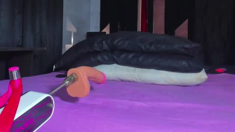 Snapshot of sam_naughty18 chatting on May 20, 2:07 am sam_naughty18 online show from May 20, 2:07 am