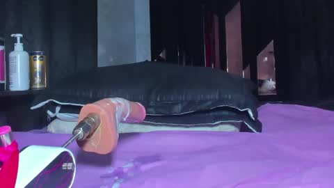 Snapshot of sam_naughty18 chatting on June 14, 2:24 am sam_naughty18 online show from June 14, 2:24 am