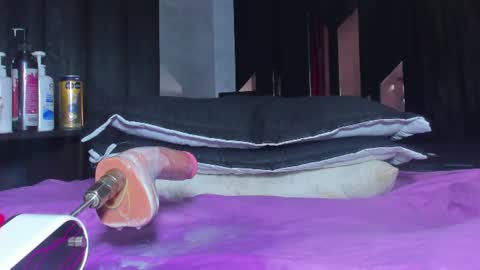 Snapshot of sam_naughty18 chatting on June 14, 2:30 pm sam_naughty18 online show from June 14, 2:30 pm