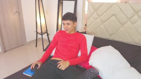 sam_tnt9 online show from May 28, 3:42 pm