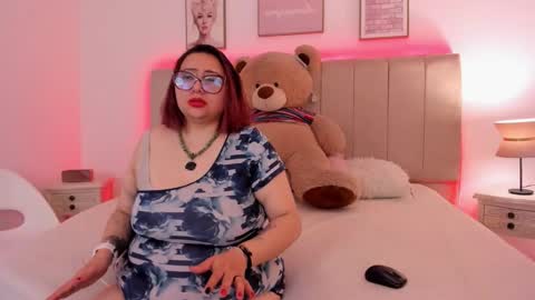 Snapshot of sam_von_tess chatting on October 22, 5:19 am Samantha  online show from October 22, 5:19 am
